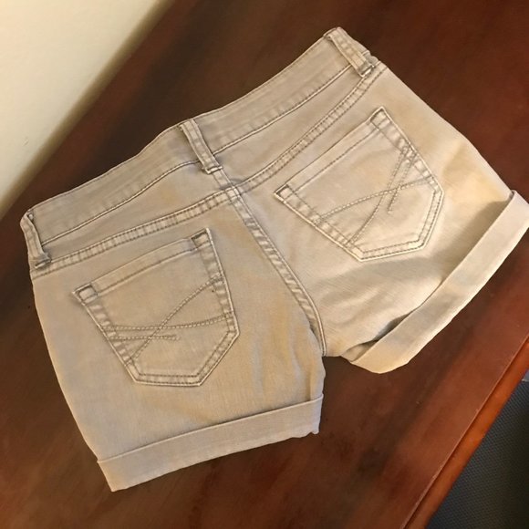 Gray Low-Rise Denim Shorts - Picture 3 of 5